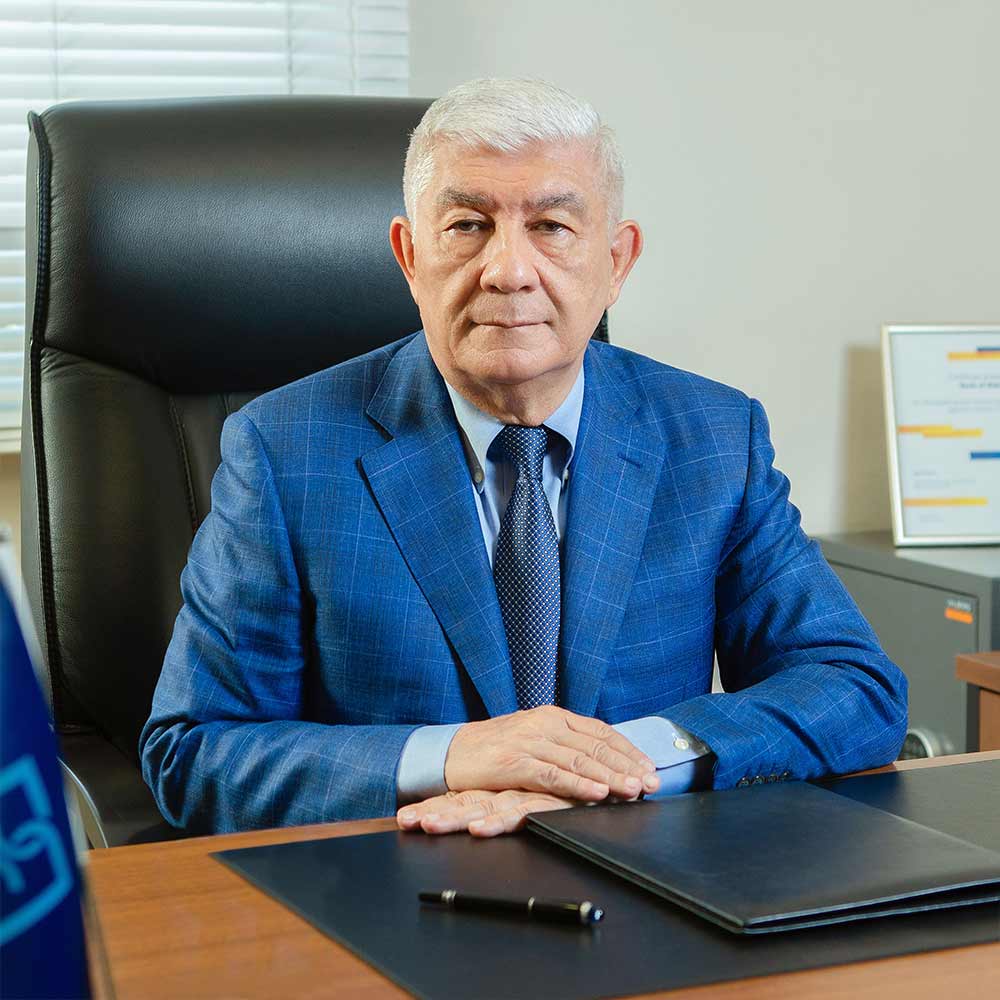 <p><strong>Эльчин Исаев</strong></p>