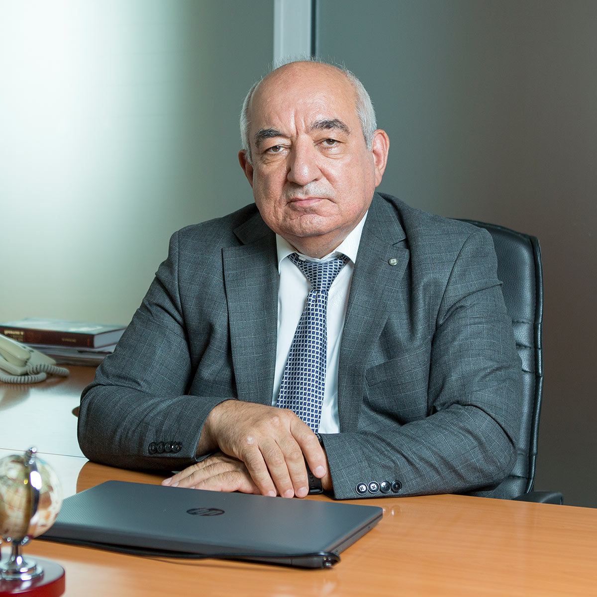 <p><strong>Расим Гулиев</strong></p>