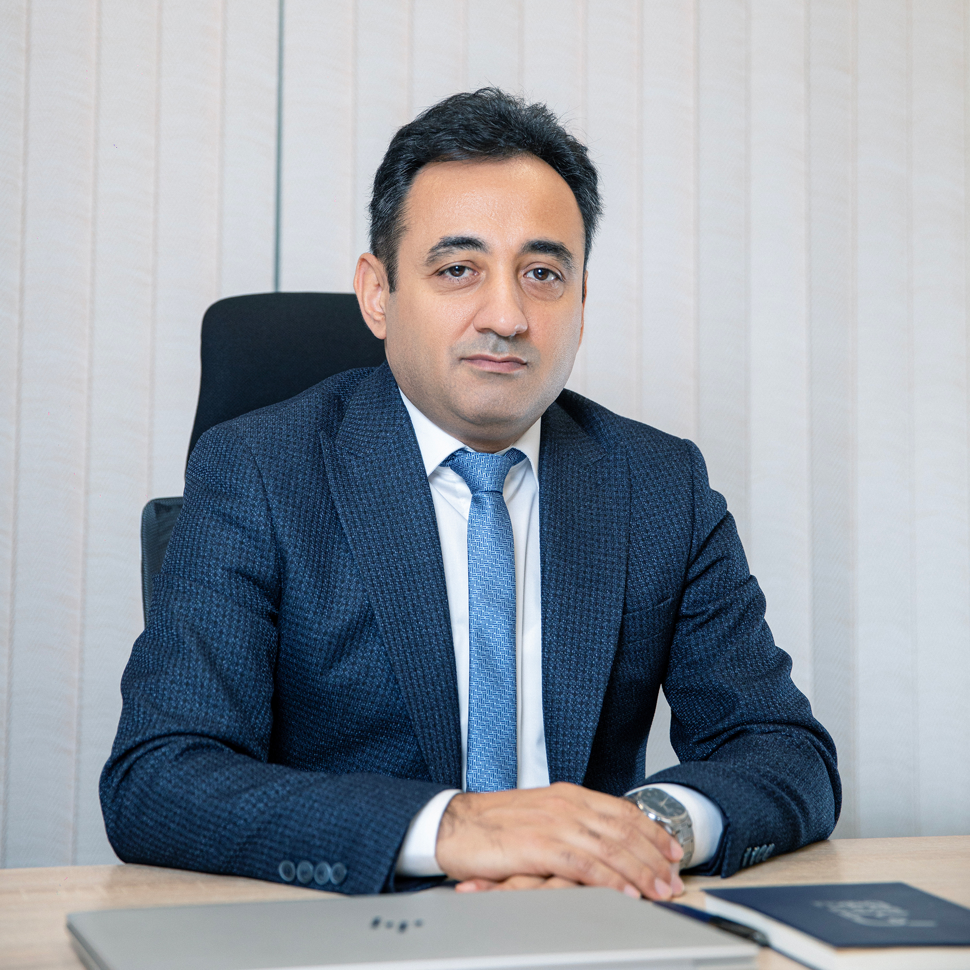 <p><strong>Ragif Ahmadov</strong></p>